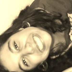 Meet your Posher, Raquel